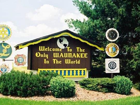 Cambridge WI Welcome Banner over Main St