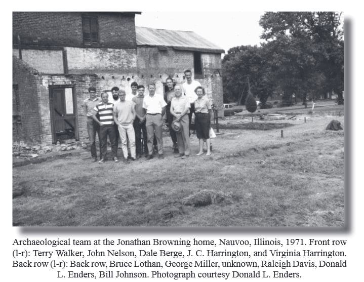 1971 picture of Nauvoo Restoration archeology crew